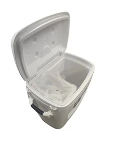 Igloo Kühlbox Marine Breeze Ultra Eisbox mit Rollen 50 QT Weiss,47 Liter Fassung - Bild 1 von 3