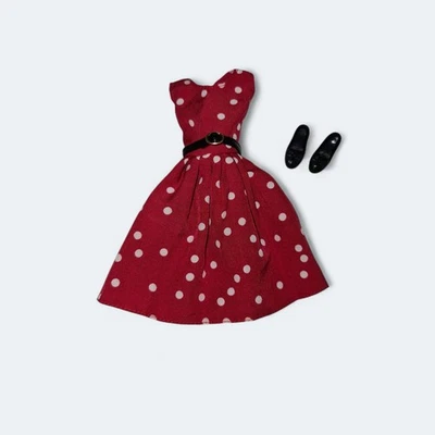 Roupa de boneca Sindy vintage vestido manchado vermelho, cinto e sapatos serve apenas para roupa Sindy - Imagem 1 de 4