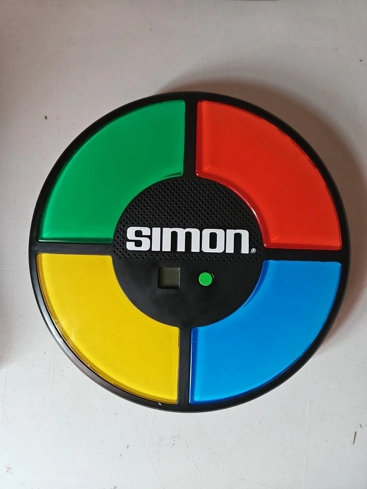 Hasbro Simon Classic Retro Electronic Memory Game 2013 Works Great Model 1897 — 第 1/2 张图片