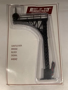 RIGHT OF WAY CANTILEVER COLOR POSITION BLOCK TRACK SIGNAL #4042 O SCALE ROW - Picture 1 of 5