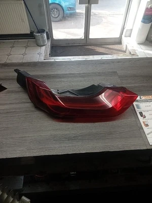 LUZ TRASERA LED LADO PASAJERO BMW I8 7310781 2017 Foto 1 de 4