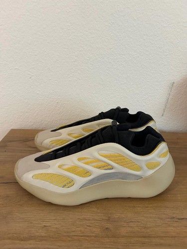 Cartamo Yeezy 700 V3 (taglia 10 5)