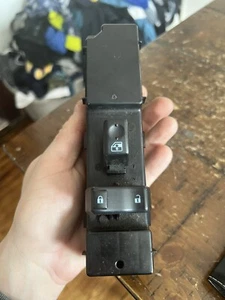 03-06 Tahoe Yukon Silverado Window Control Switch Front RH Right OEM 15202855 - Picture 1 of 5