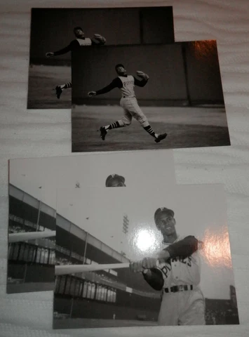 Roberto Clemente Postcards Set of 4ct (2 diff) Pittsburgh Pirates Hall of Fame Cover