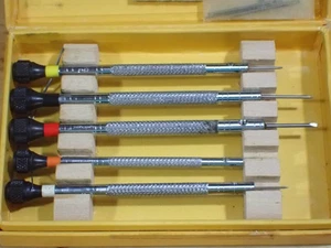 Bergeon 4840 Watchmakers Non-Magnetic Screwdrivers with some Extra Blades - Picture 1 of 4