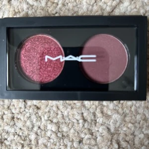 MAC M.A.C. Eyeshadow Duo - Blazing Blizzard & Brrrgundy (burgundy) Brand New - Picture 1 of 2