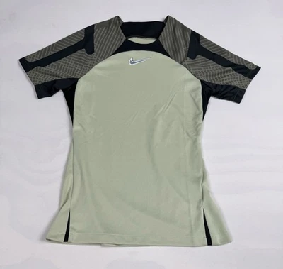 Camiseta Nike Strike Fútbol Verde Mujer’s XS Calce Ajustado Foto 1 de 4