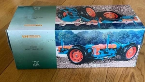 UNIVERSAL HOBBIES 2637U 1:16 SCALE FORD DOE "TRIPLE D" TRACTOR - Picture 1 of 4