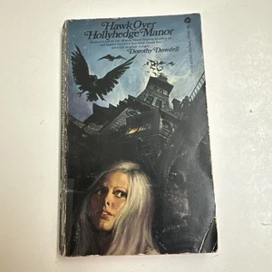 HAWK OVER HOLLYHEDGE MANOR by DOROTHY DOWDELL MAY 1973 1st AVON GOTHIC / HORROR - Imagen 1 de 17
