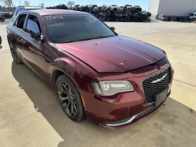 Used Rear Left Door Vent Glass Rear fits: 2018 Chrysler 300 Rear Left Grade A - Imagem 1 de 4