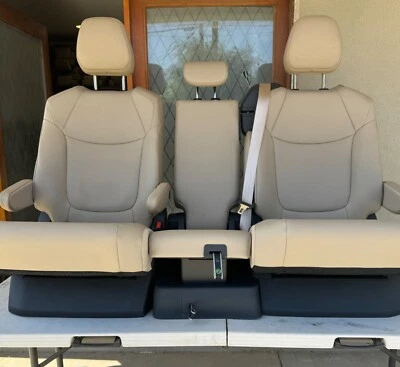 Toyota Sienna segunda fila asientos 8 pasajeros 2021-2024 cuero beige Foto 1 de 4