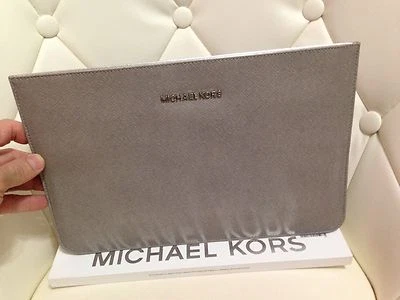 Michael Kors MacBook Air 11" Funda Cuero Gris Perla Para Mujer Nuevo Con Etiquetas Foto 1 de 4