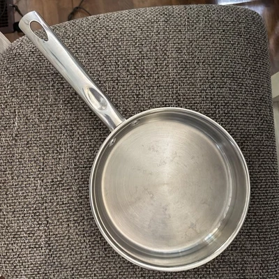 "Sartén Martha Stewart Everyday Castelle de acero inoxidable de 8"" en GRAN forma" Foto 1 de 4