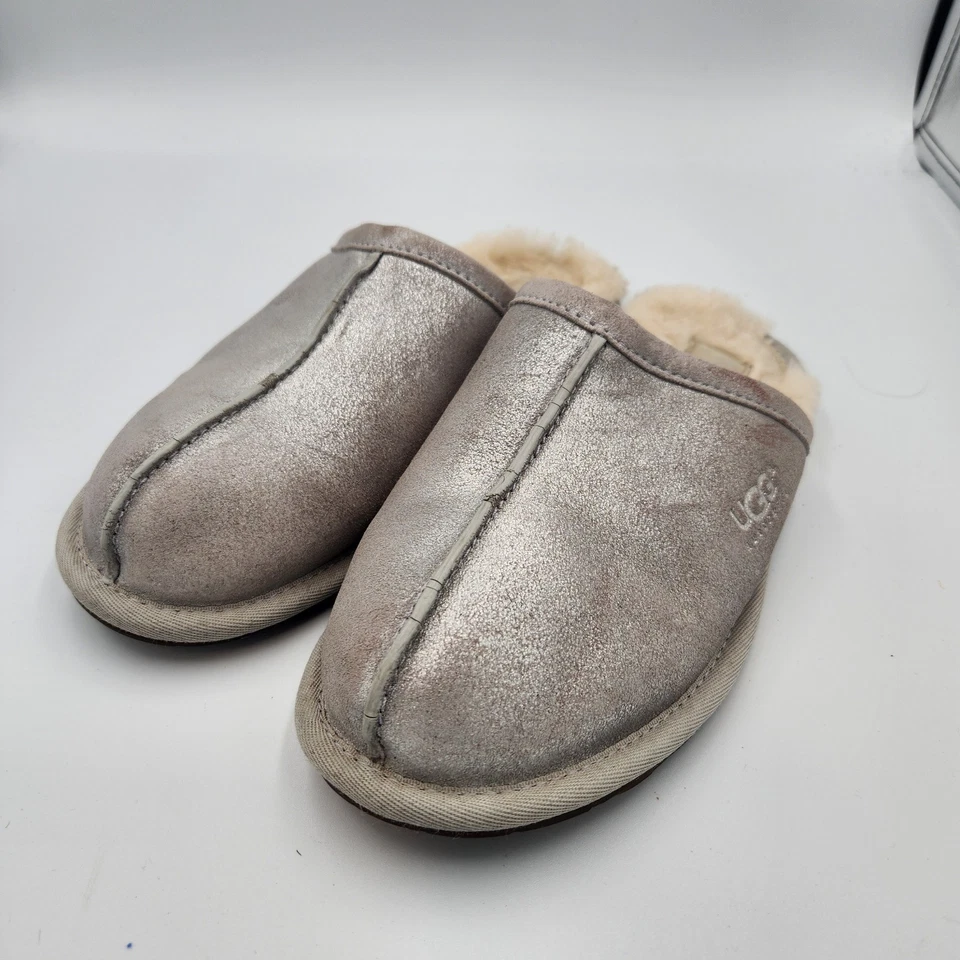 Zapatilla UGG Keegan metálica forrada de felpa talla 8 Foto 1 de 4