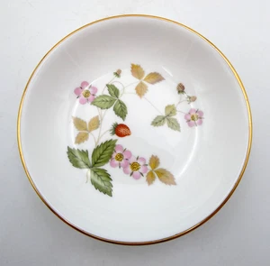 Wedgwood WILD STRAWBERRY Bone China Trinket Dish Pinch Bowl 4 inch England - Picture 1 of 5