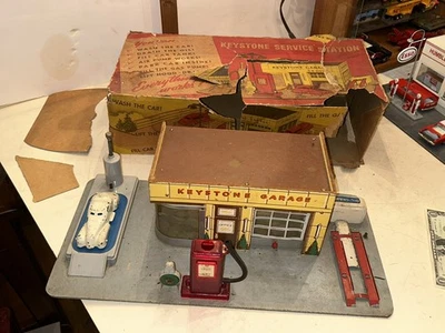Vintage RARE 1940s Keystone Service Station Toy 1 Garage Box & Marx Wyandotte CR - Image 1 of 4