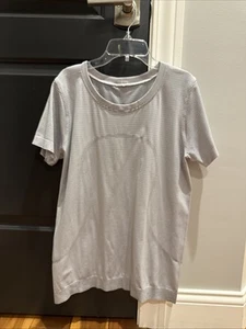 Lululemon Swiftly Tech Relaxed Fit Short Sleeve size 8 Black/White stripes EUC - Picture 1 of 9