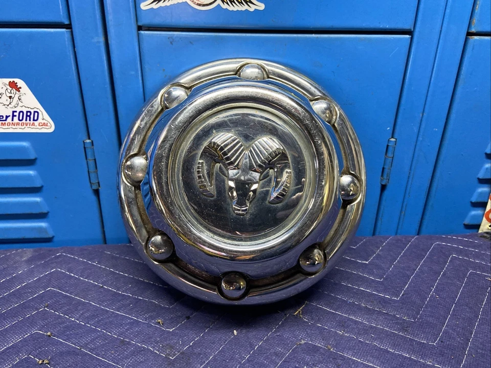 (1) Tapa central de rueda de buje de camioneta Dodge Ram 94-97 y 98-01 OEM 2500 3500 Cummins Foto 1 de 4