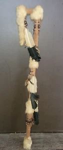 Bastón decorativo de plumas ceremonial golpe de estado indio nativo americano con cuentas - Imagen 1 de 4
