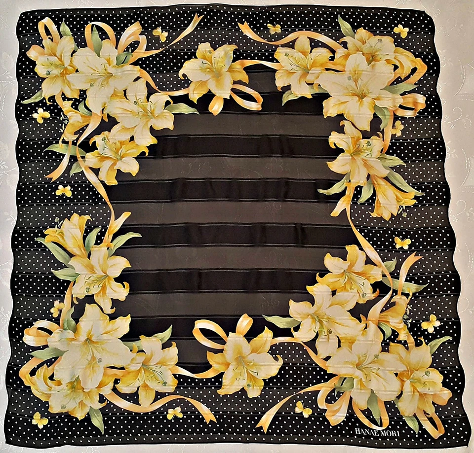 BUFANDA CUADRADA VINTAGE AUTÉNTICA DE SEDA DE GASA NEGRA AMARILLA CON FLORES HANAE MORI Foto 1 de 4