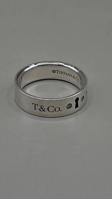 Anillo Tiffany And Company para mujer 8,5 plata de ley 925 diamantes cerradura con agujero de llave Foto 1 de 4