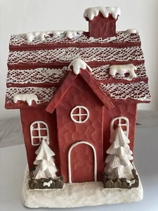 Hübsches rot-weißes Weihnachtshaus - Bild 1 von 5