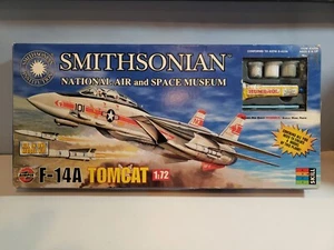 Smithsonian F-14A Tomcat -Jet Fighter Plane Plastic Model Kit 1:72 - Picture 1 of 5