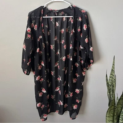 Cárdigan Express Transparente Cubrir Suéter Borde de Encaje Negro y Rojo Floral Talla XS Foto 1 de 4