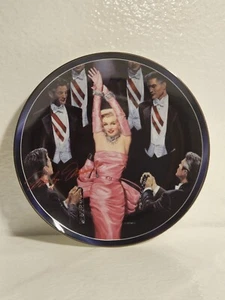Marilyn Monroe Teller 1997. DONT MEAN STRASSSTEINE By Victor Gadino Limited  - Bild 1 von 2