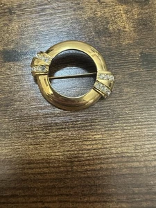 VINTAGE AVON 100-YEAR 1886-1986 ANNIVERSARY BROOCH/PIN GOLD TONE W/RHINESTONES - Picture 1 of 5