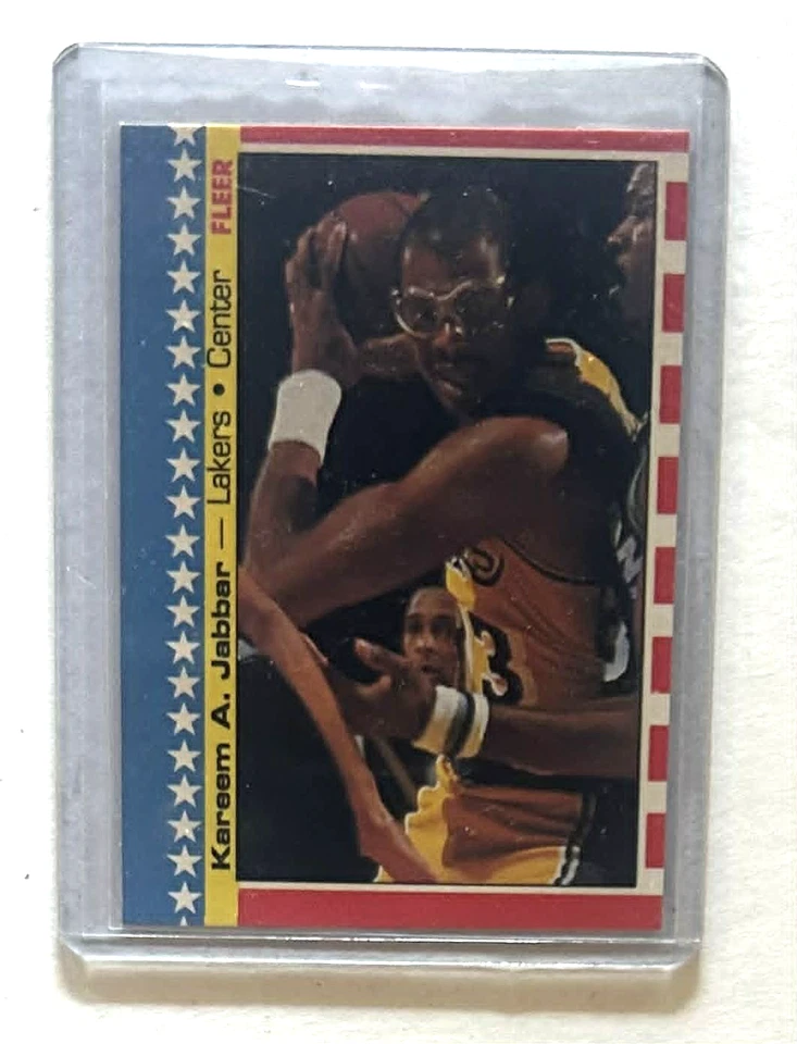 1987-88 FLEER STICKER #8 KAREEM ABDUL-JABBAR LOS ANGELES LAKERS HOF 111925 - Image 1 of 1