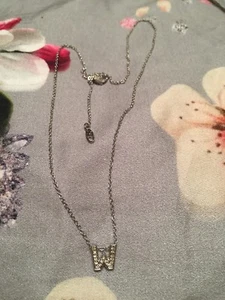Collar Nadri ""W"" 18" Largo Enchapado en Rodio Cristales Colgantes 100% Auténtico NUEVO - Imagen 1 de 7