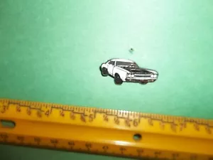 R/T WEISS MIT SCHWARZER KAPUZE HUTNADEL MOPAR - Bild 1 von 1