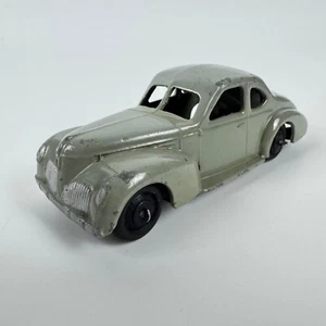 Dinky 39F Studebaker State Commander Light Grey - very good unboxed - Picture 1 of 10