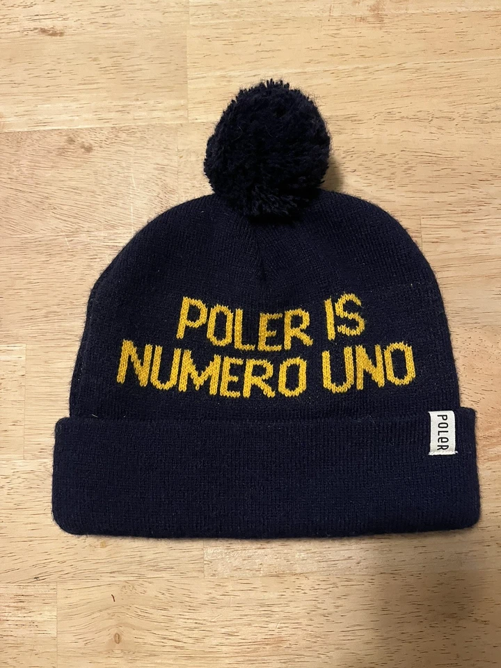 Poler unisex NUMERO UNO gorro invierno pompón azul marino OS EE. UU. hecho Foto 1 de 4