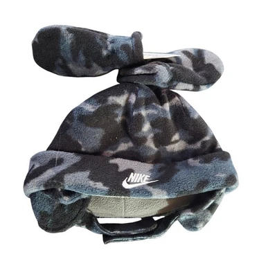 Nuevo con etiquetas Nike Infantil Sombrero y Mitones Conjunto Camuflaje Polar Kidcore Invierno Gorro Exterior Foto 1 de 4
