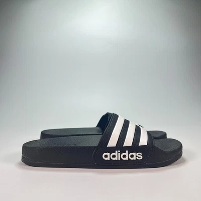 Sandálias Adidas Adilette preto branco chuveiro deslizante G27625 juvenil tamanho 1 - Imagem 1 de 4
