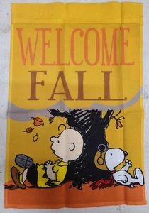 Snoopy y Charlie Brown "¡Bienvenido otoño!" "Bandera de jardín 12""x 18""" - Imagen 1 de 1