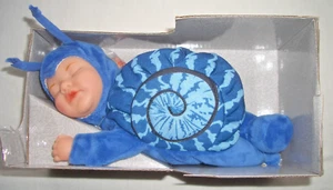 Anne Geddes Baby blaue Schneckenpuppe „snail“ Kuscheltier Stofftier Plüschpuppe - Bild 1 von 13