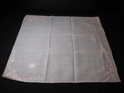 Pañuelo Madeira Hankie de Colección Nuevo con Etiquetas Bordado Esquinas Festoneadas Flores Rosas Foto 1 de 4