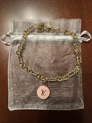 Louis Vuitton Auténtico Rosa Claro LV Skittle Llavero Reciclado Dije Pulsera  Foto 1 de 3