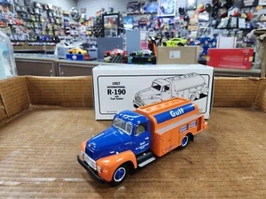 1994 First Gear 1957 Gulf Oil International R-190 Fuel Tanker 1:34 Scale Diecast - Picture 1 of 7