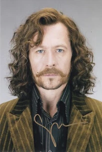 Gary Oldman (Harry Potter) **HAND SIGNED** 12x8 photo ~ AUTOGRAPHED - Picture 1 of 1