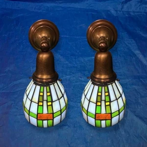 Paar antike Messing Beardsley Wandleuchter mit Buntglasschirmen 55J - Bild 1 von 10