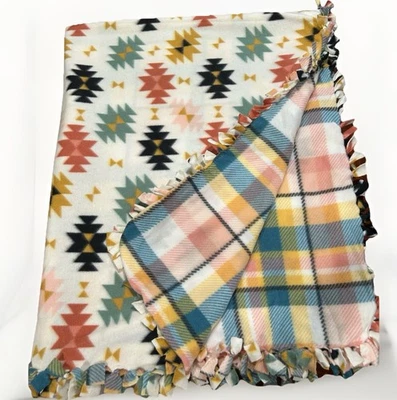 Manta micro polar reversible atada a mano 50x60 a cuadros azteca suroeste tiro suave Foto 1 de 2