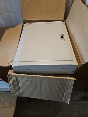 ABB 4 WAY DISTRIBUTION BOARD EPB KIT 0-1 C 1SKA140000C1002 - Image 1 of 4