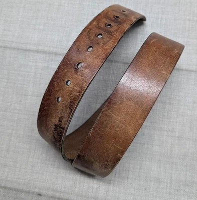 Cinturón vintage de cuero artesanal de los años 70 con hebilla 32 pátina occidental marrón Foto 1 de 4