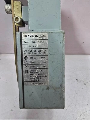 ASEA AGL 11 F-3 Limit Switch 380V 10A 300V AC DC - Image 1 of 4