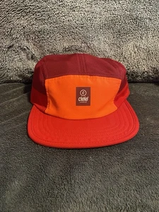 Sombrero de Atletismo Ciele Rojo Naranja 5 Paneles Bloque de Color Nuevo - Imagen 1 de 5