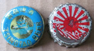 2 INTERNATIONALE BIERFLASCHENVERSCHLÜSSE AUS ASIATISCHEM ASIATISCHEM PORZELLAN ETC. - Bild 1 von 1